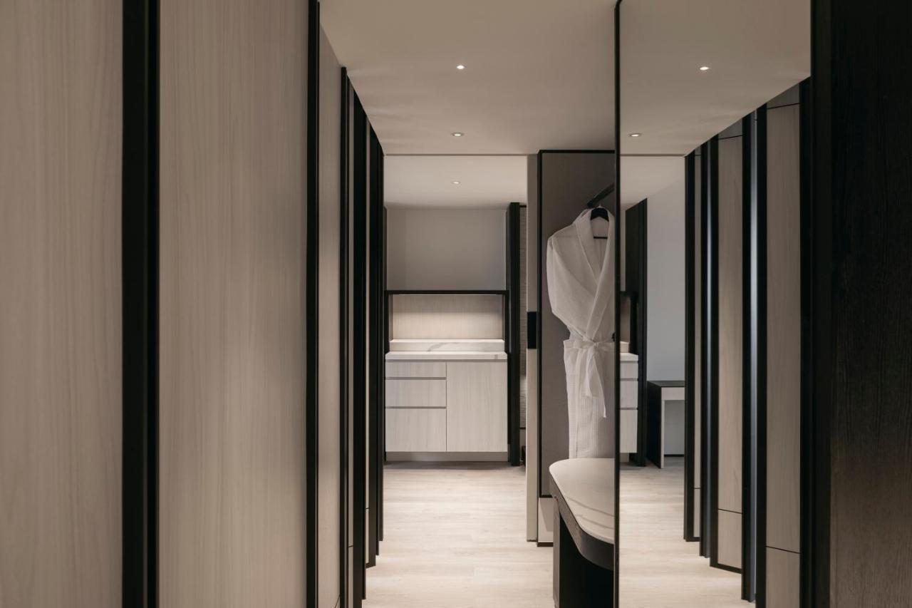 Hilton Singapore Orchard Exterior photo Bathroom